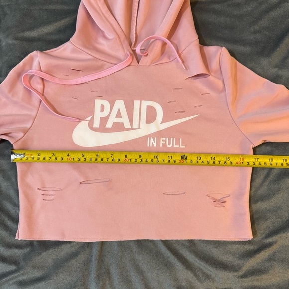 Pink Cropped Hoodie with Logo
#1195 - Picture 2 of 7